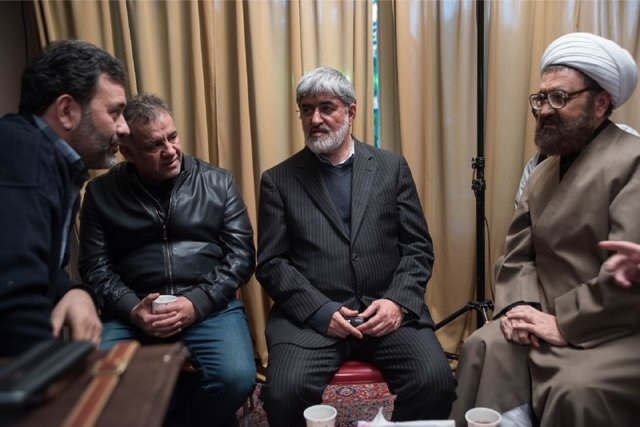 حضور علی مطهری در پشت صحنه سریال «معمای شاه»/ عکس