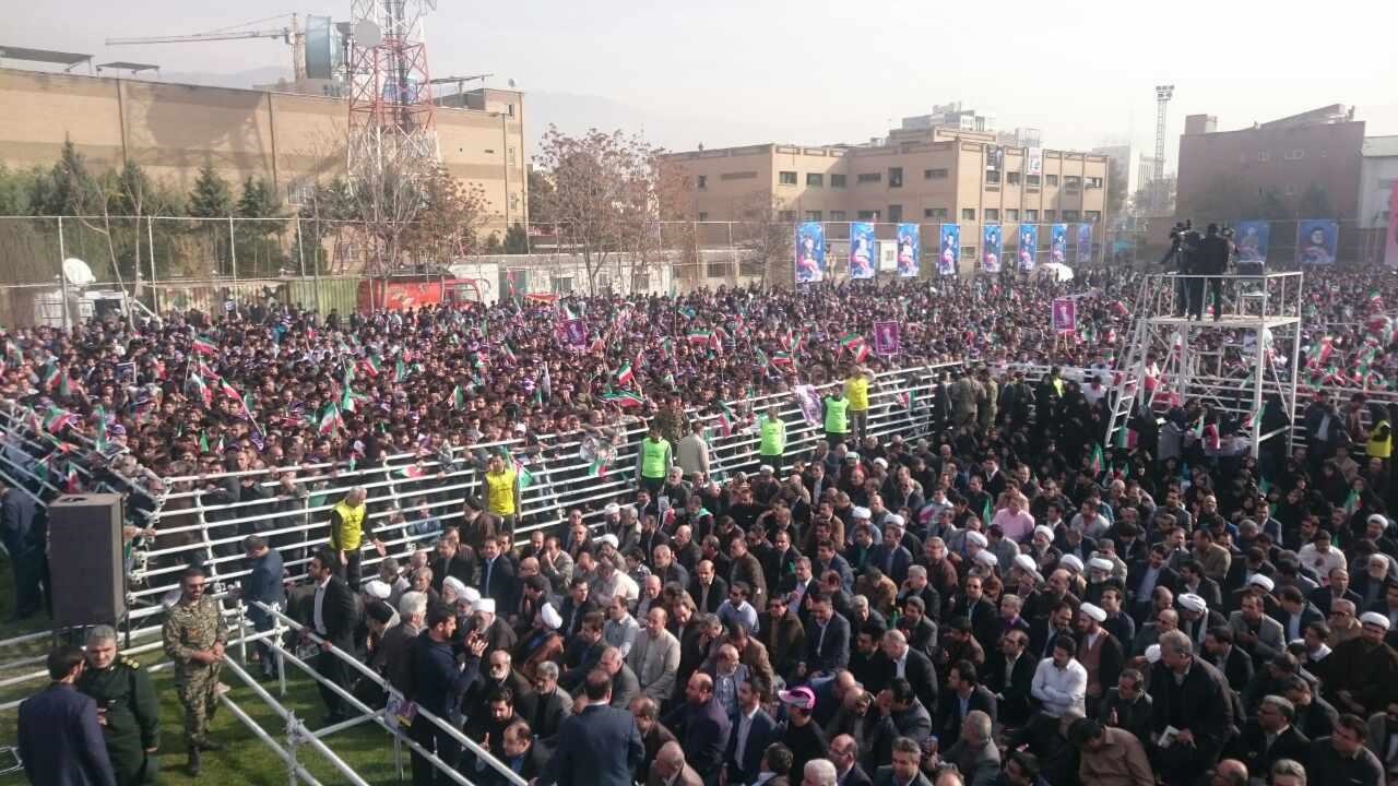 تصاویری از استقبال مردم از سخنرانی دکتر روحانی در استان البرز