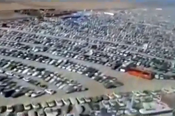فیلم | تصاویر هوایی از حجم ماشین‌های پارک‌ شده در مرز ایران و عراق 