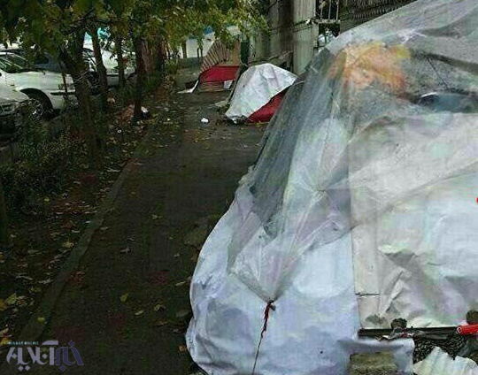 همراهان بیماران در خیابان‌های تهران یخ می‌زنند/ نجات خانواده‌های همراه بیمار در بیمارستان شریعتی