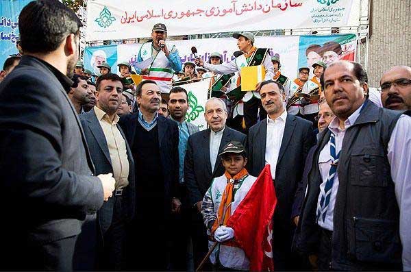 عکس | راهپیمایی ۱۳ آبان؛ وزیر قدیم و جدید آموزش و پرورش در یک قاب عکس | راهپیمایی ۱۳ آبان؛ وزیر قدیم و جدید آموزش و پرورش در یک قاب