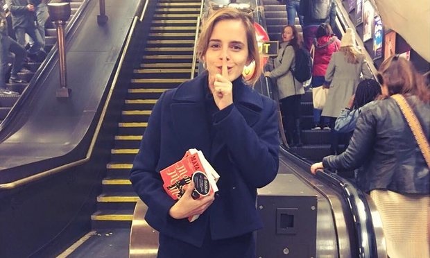 هدیه‌های بازیگر زن انگلیسی برای مسافران مترو چیست؟‌