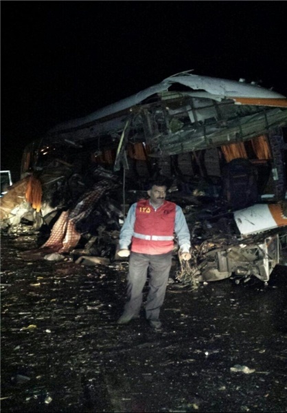 آتش سوزی باغات جنگل آبشار مهار شد
