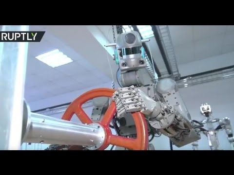 فیلم | فضانورد سایبری با روبات امدادگر؟ | توانایی‌های روبات اندرویدی روس