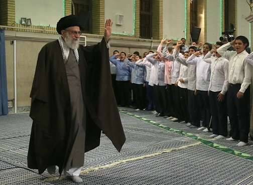 رهبرانقلاب به دانش‌آموزان: فردا متعلق به شماست، آماده شوید 