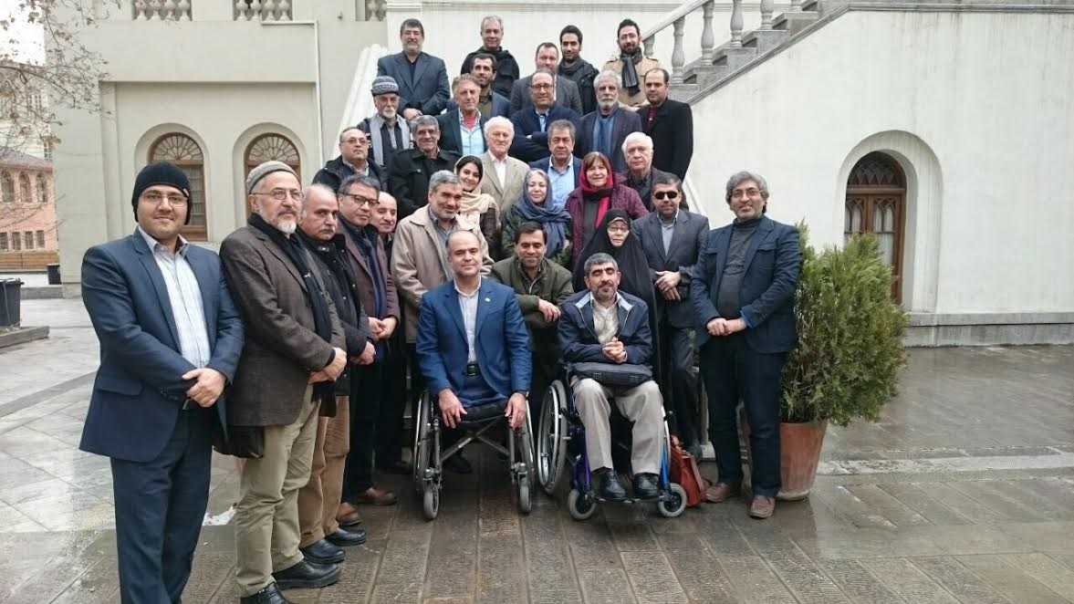 تقدیر از پزشک معالج جانبازان شیمیایی ایرانی در موزه سینما/ سپاس از یک عمر انسانیت