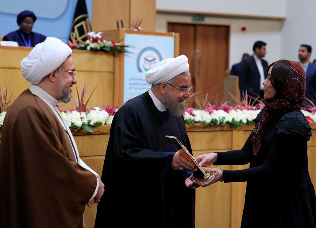 رییس جمهور جوایز برترین‌های بخش بین‌الملل جشنواره فیلم وحدت اسلامی را اهدا کرد
