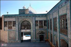 یکی از کاشی های تکیه معاون الملک برای تندیس کنگره تارخ معماری و شهرسازی استان انتخاب کرده‌ایم 