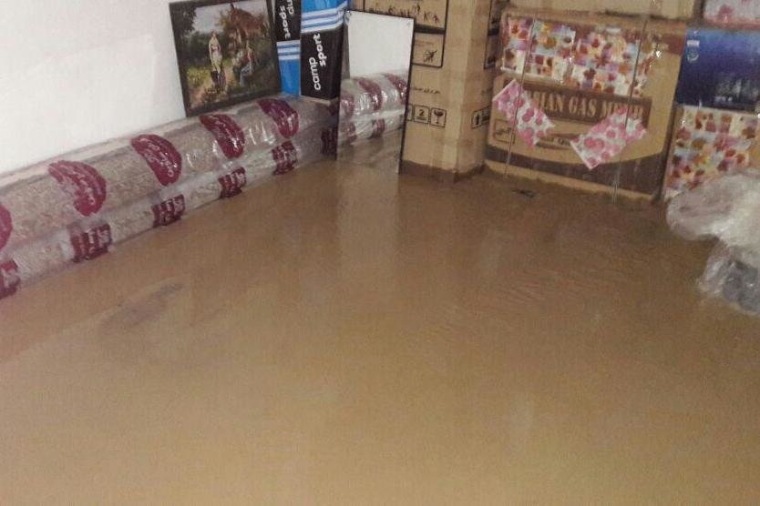 تصاویر | خسارت بارش باران به منازل مردم آبدانان | خانه پر از آب