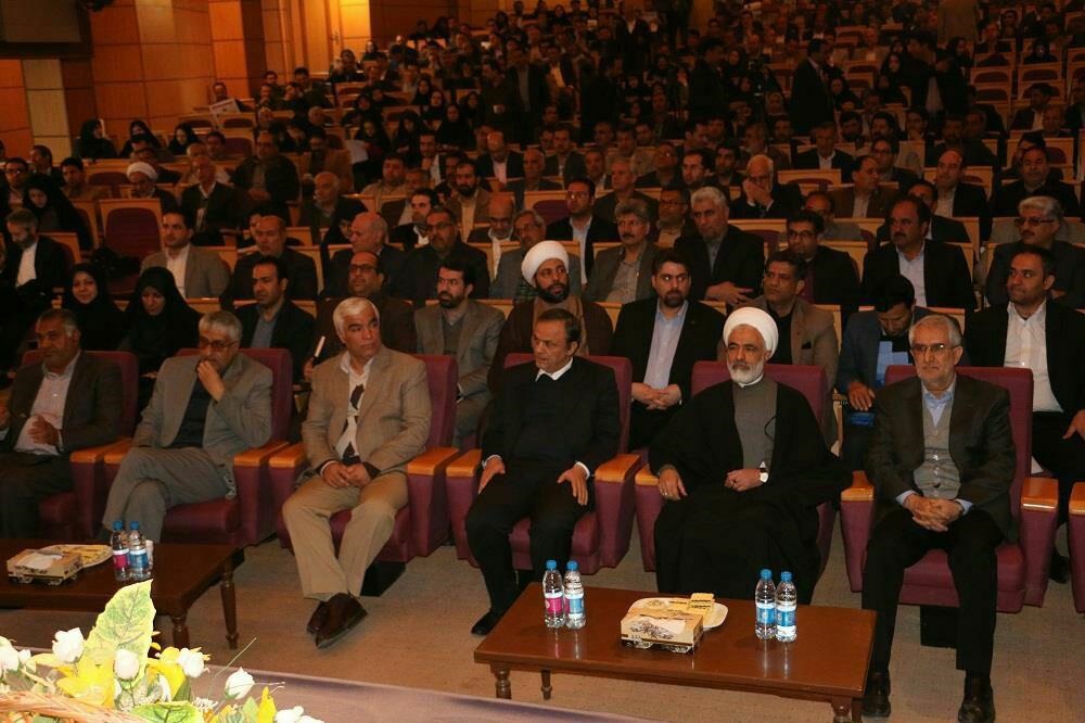 کرمان پیشگام در حمایت از منشور حقوق شهروندی/همایش حقوق شهروندی برگزار شد