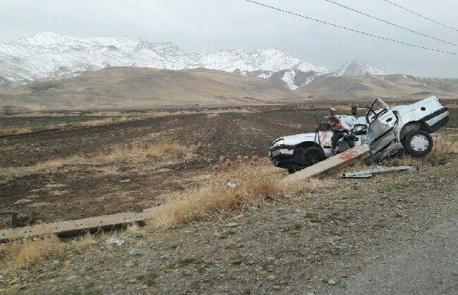 برخورد پژو با تیر برق، ۳ کشته و مجروح برجای گذاشت