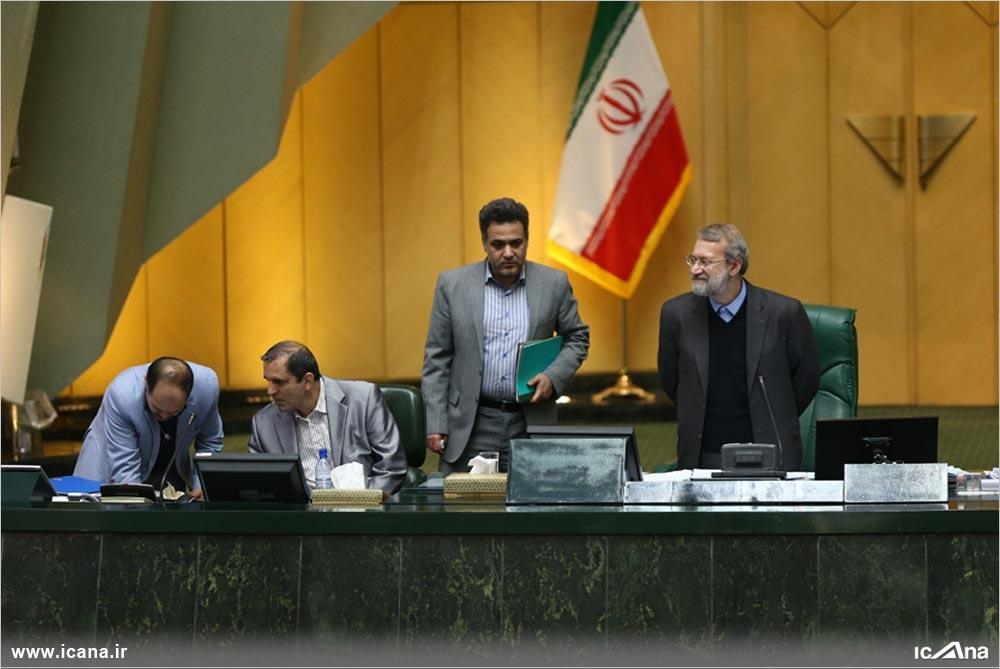 عکس | وقتی علی لاریجانی «ایستاده» مجلس را اداره کرد