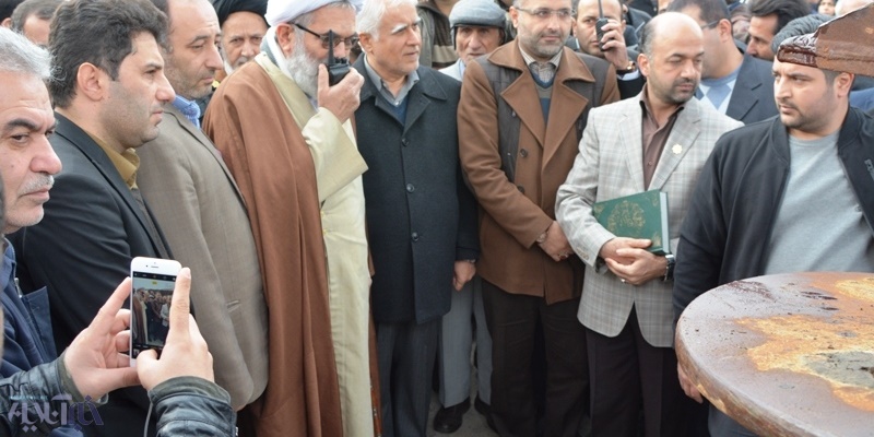 کلنگی که برای شکستن کمر ترافیک در میدان جانبازان به زمین خورد
