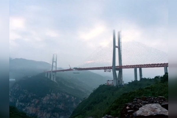 فیلم | افتتاح بلندترین پل دنیا با ارتفاع ۵۷۰ متر