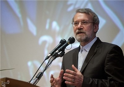 لاریجانی:برخی رهبران کشورهای اسلامی خود را به خواب زده‌اند