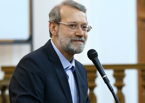 لاریجانی: هیچکس به اندازه من لنگ کفش و مُهر نخورده است/شاید ترامپ یک پله بیشتر عقلش برسد/حاشیه‌نگاری