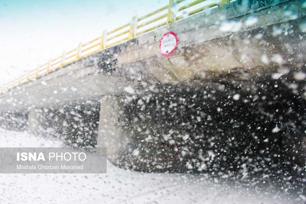 تصاویر |  برف و کولاک شدید در جاده تبریز - اهر‎