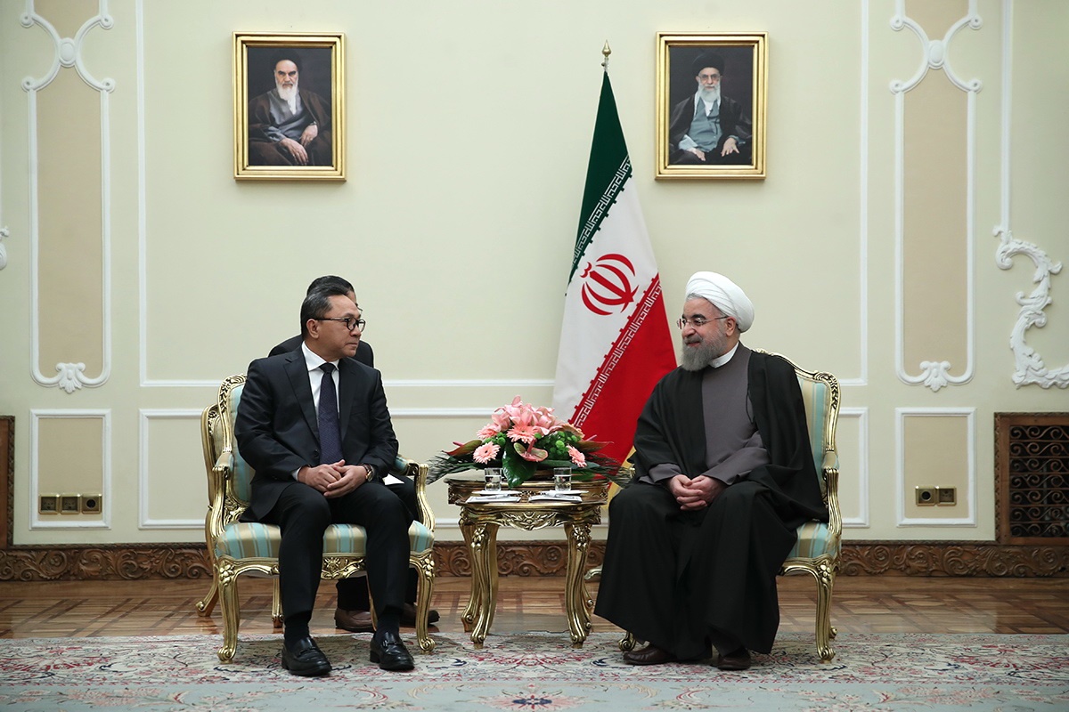 روحانی: باید تروریست‌ها را از سرزمین‌های اسلامی بیرون برانیم