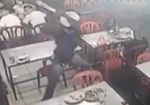 حمله وحشیانه اراذل و اوباش با قمه به یک رستوران