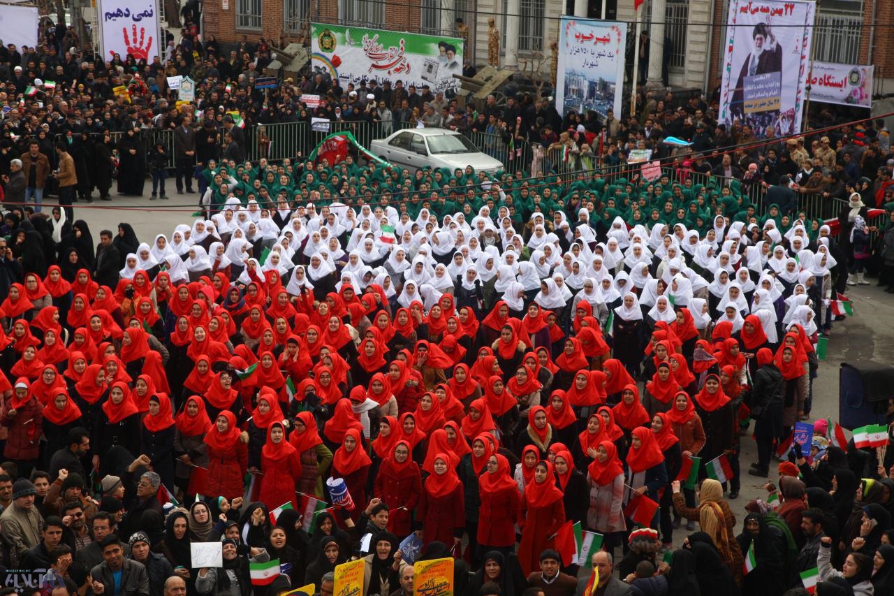 حضور پرشور اقشار مختلف مردم ارومیه در راهپیمایی 22 بهمن 94