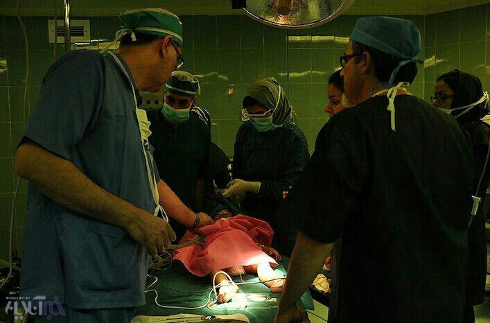 تقدیر تلگرامی وزیر بهداشت از پزشکانی که در سیستان و بلوچستان داوطلبانه کودکان را درمان می‌کنند