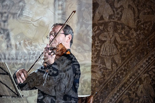 اجرای کنسرت در یک حمام