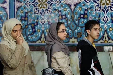 ثانیه‌شماری ۲۰۲ هزار رای اولی برای  انتخابات/سربازان نسل چهارم انقلاب در صف نخست صندوقهای رای