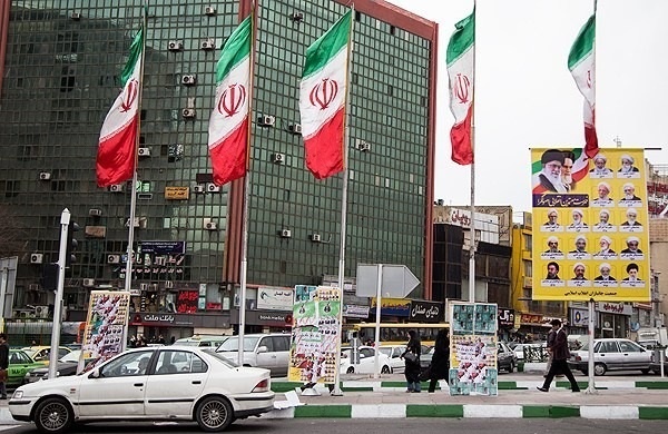 تهران در تصرف تبلیغات سراسری اصولگرایان/ اعتدالگرایان و اصلاح طلبان هنوز در فضای مجازی 