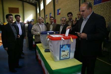 استاندار کرمانشاه رای خود را به صندوق انداخت