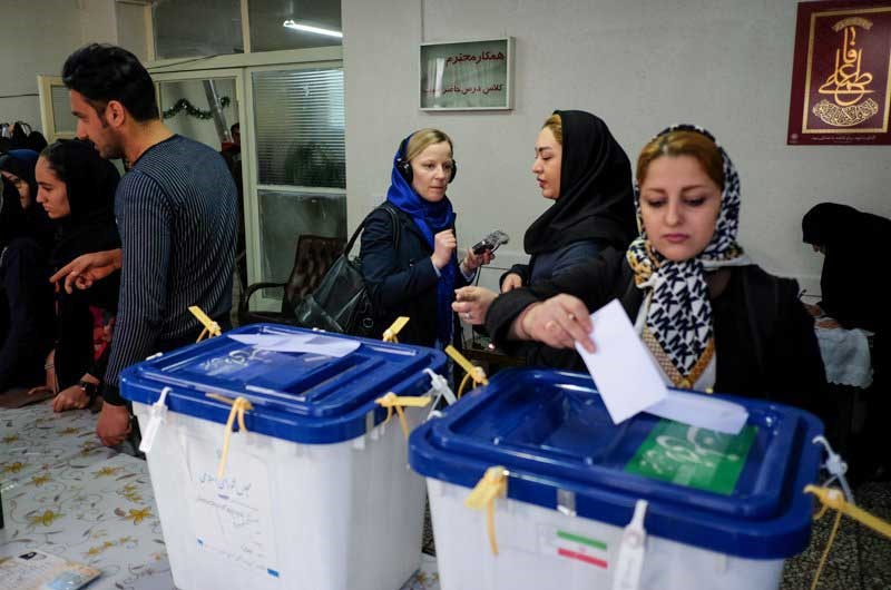 ساعات عصر و شعب اخذ رای در حال شلوغ شدن/ مشارکت 45 درصدی استان یزد تا ساعت 17