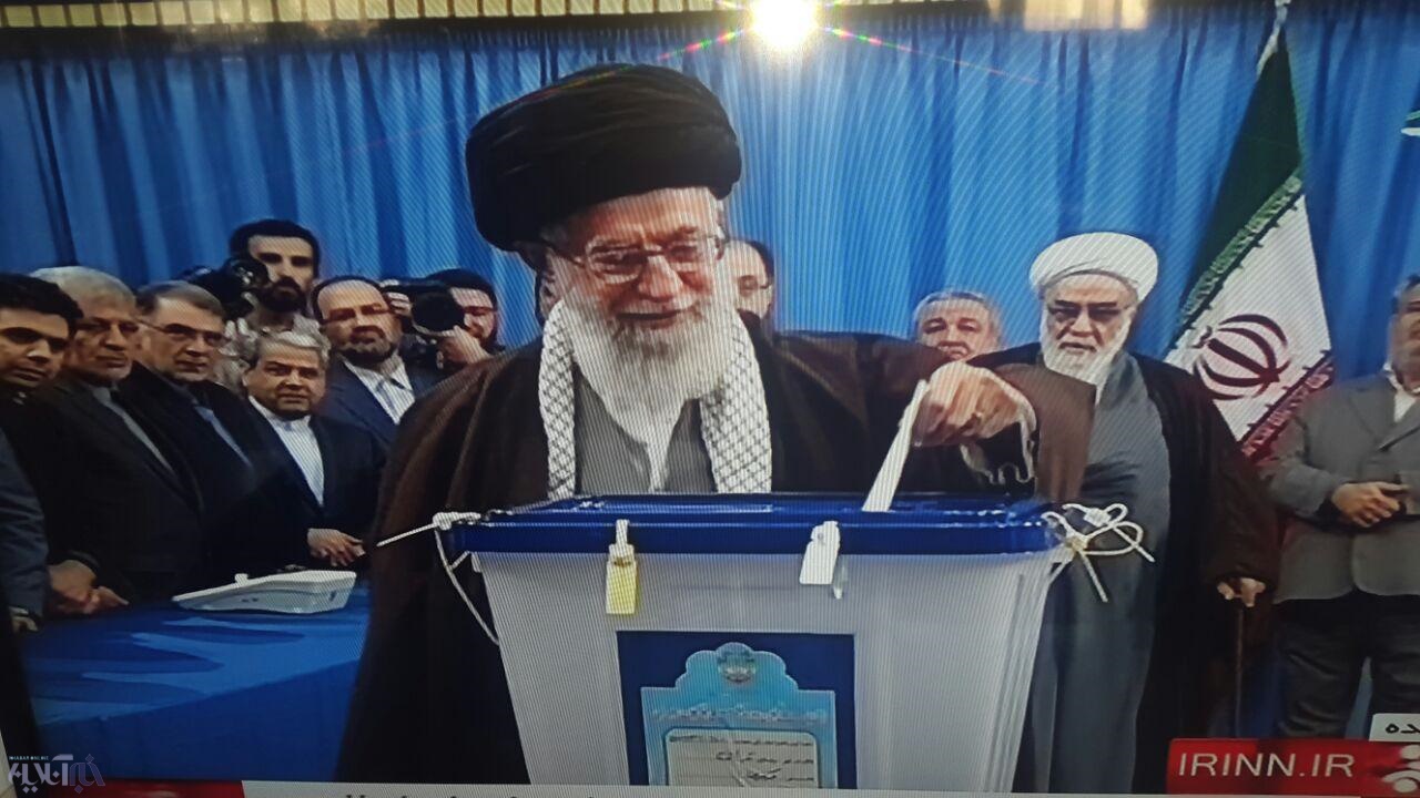 مقام معظم رهبری رای دادند/همه آنها که ایران را دوست دارند، رای دهند/برای حضور در انتخابات پیشروباشید