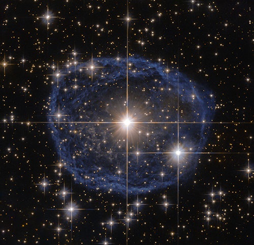 عکس خارق‌العاده تلسکوپ هابل از حباب آبی در عمق فضا