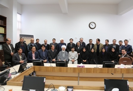 انقلاب اسلامی بدون وابستگی به قدرت‌های غرب و شرق به پیروزی رسید