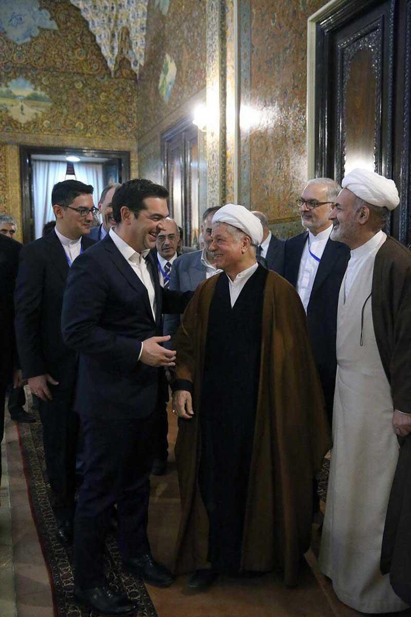 گپ‌وگفت متفاوت نخست وزیر یونان با آیت‌الله هاشمی رفسنجانی/ عکس