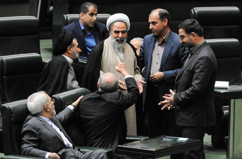 تهدید صالحی از سوی حسینیان، به روایت یک شاهد عینی/بازخوانی یک روز تاریخی در مجلس