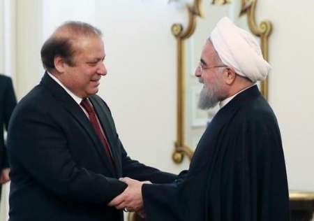  روحانی و نواز شریف دیدار کردند/امضای 6 سند همکاری میان ایران و پاکستان