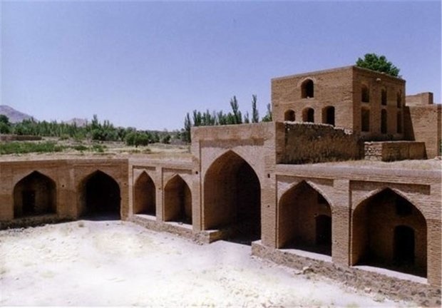 لاله‌های داغدار در مرگ سیاوش تا مامن‌گاهِ رهایی از چنگ راهزنان در طبیعت اصفهان
