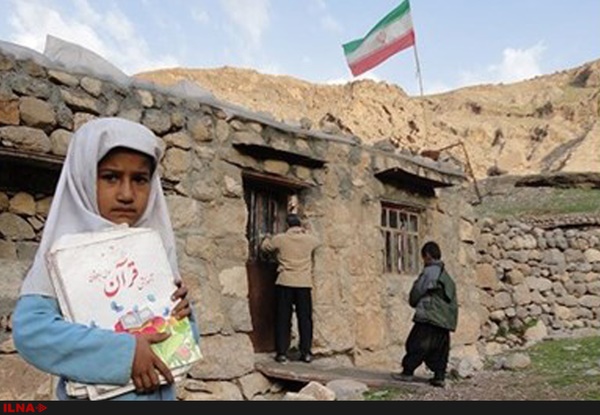 دو روایت متفاوت از دیواری که روی "معلم خاشی" فرو ریخت