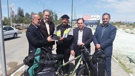 حضور دوچرخه سوارجانبازدراستان سمنان با پیام " حفاظت از عرصه های منابع طبیعی را جدی بگیرید حضور دوچرخه سوارجانبازدراستان سمنان با پیام " حفاظت از عرصه های منابع طبیعی را جدی بگیرید