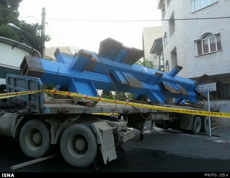 تصادف تریلر با خانه‌ 4 طبقه در شمال تهران