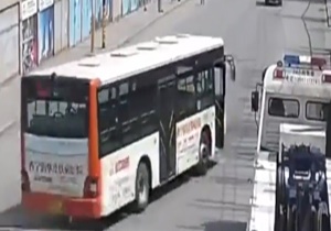 تصادف مرگبار اتوبوس با عابر پیاده