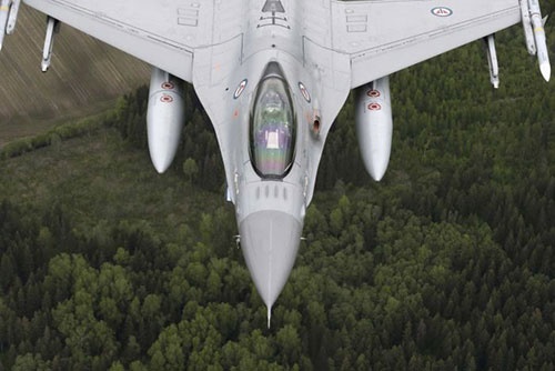 کمک جنگنده اف-۱۶ برای نجات جان بیمار در حال مرگ!/طی ۴۵۰ کیلومتر در ۲۵ دقیقه حیاتی