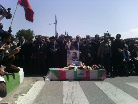پیکر مطهر شهید محمدحسین حمزه در سمنان تشییع شد پیکر مطهر شهید محمدحسین حمزه در سمنان تشییع شد