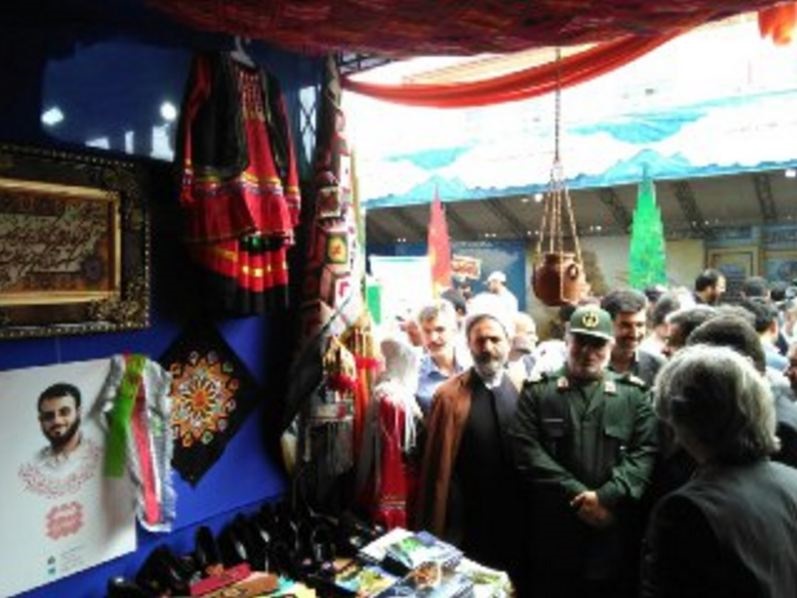 افتتاح نمایشگاه صنایع دستی گیلان در پیاده راه فرهنگی رشت