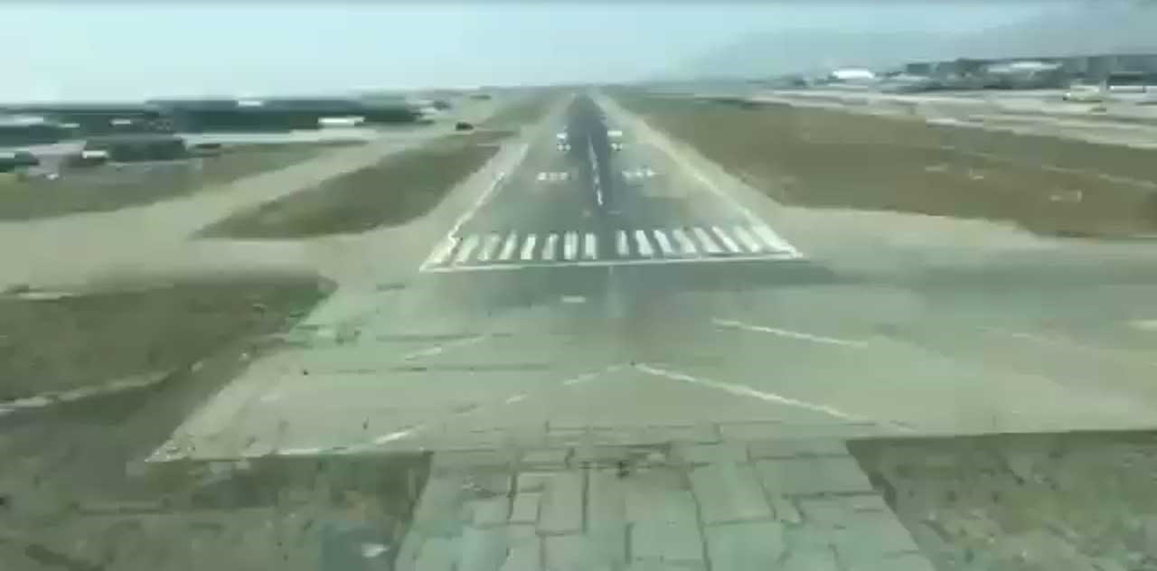 لحظه فرود هواپیما در فرودگاه مهرآباد