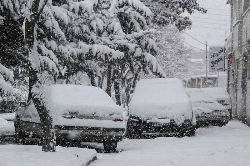 بارش برف بهاری شهرستان های غرب استان اصفهان را سفیدپوش کرد