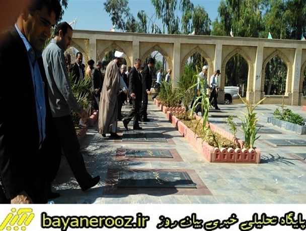  گلزار شهدای پلدختر به مناسبت هفته جوان غبارروبی شد  