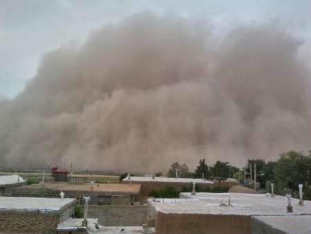 طوفان شن در خراسان رضوی/ سرعت ۱۰۰ کیلومتر/ یک نفر کشته شد