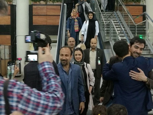 اصغر فرهادی،‌ شهاب حسینی و ترانه علیدوستی با استقبال مردم به ایران بازگشتند