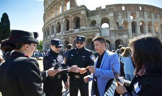 صادرات پلیس چینی به ایتالیا/تصاویر